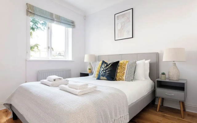 Comfortable 2 Bed Apartment by Tower Bridge