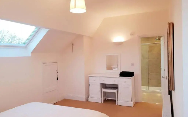 Large 2 ensuite bedroom flat with lovely views
