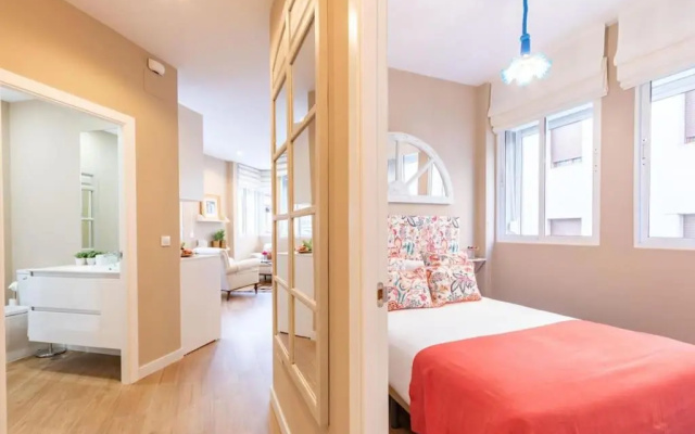 Plaza Nueva Deluxe Suite by Valcambre