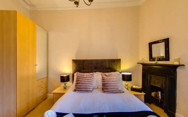 JOIVY Fabulous Ground-floor 3-bedroom Near Old Town