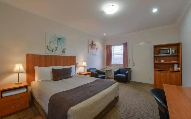 Cadman Motor Inn & Apartments
