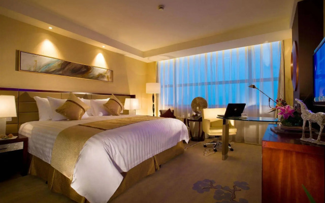 Huaqiao New Century Grand Hotel