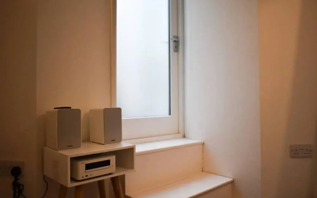 Unique Converted Vault Apartment in Hove