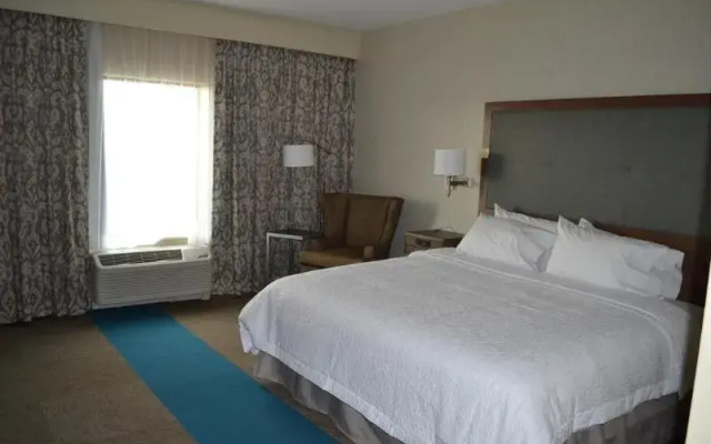 Flag Point Inn & Suites Pratt By Fairbridge