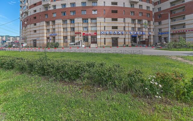 Отель FlatHome24 metro Komendanskiy prospect Санкт-Петербург вид на фасад