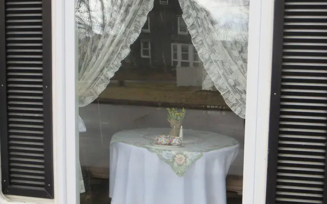 Farmhouse Inn B&B