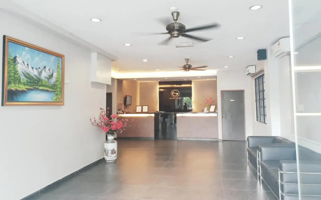 Golden Court Hotel