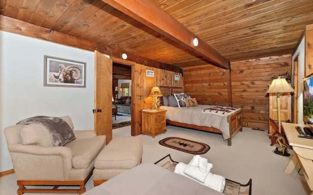 Yosemite Pines Cabin - Sleeps 6