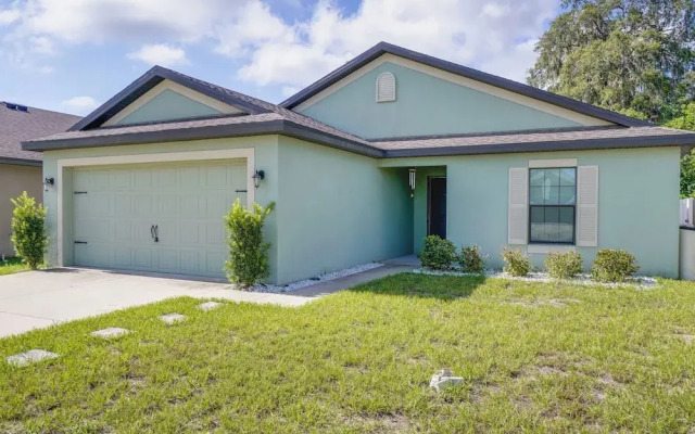 Tavares Retreat w/ Covered Patio & Private Yard