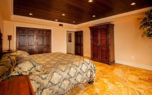 Gulfside Luxury Condo by RedAwning