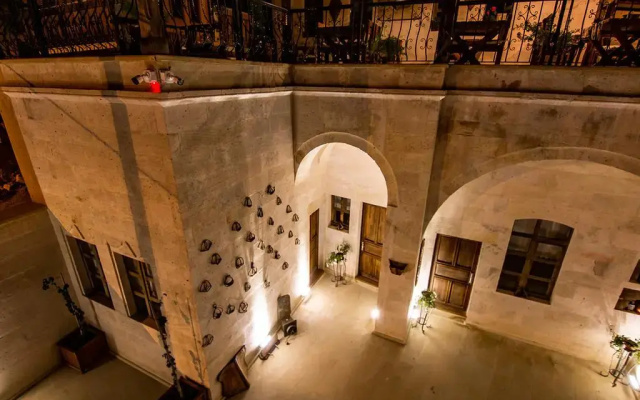 Saddle Cave Hotel