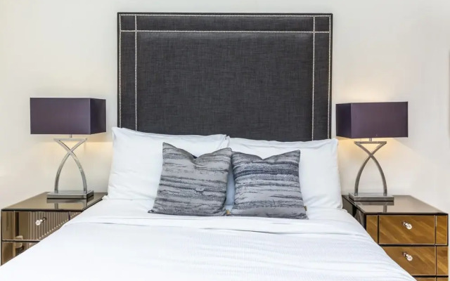 Bright 3 Bedroom Apartment in Hammersmith