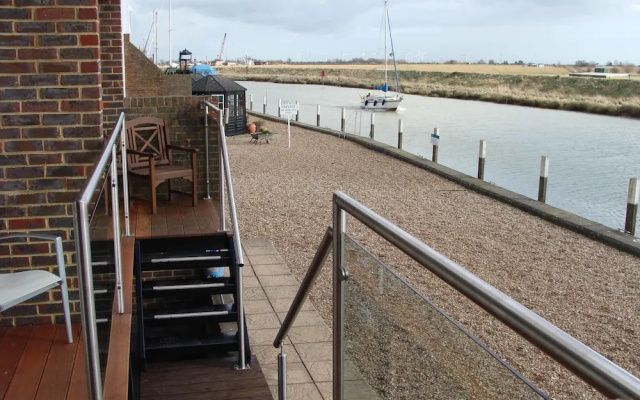 16 The Boathouse