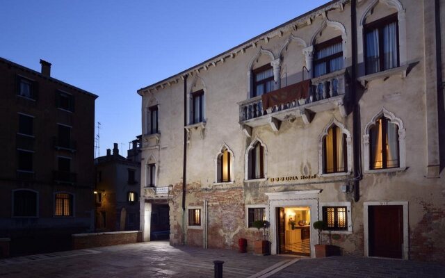 Отель Maison Venezia - UNA Esperienze вид на фасад