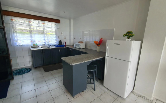 Cosy 2 bedroom unit with pool,Wifi parking