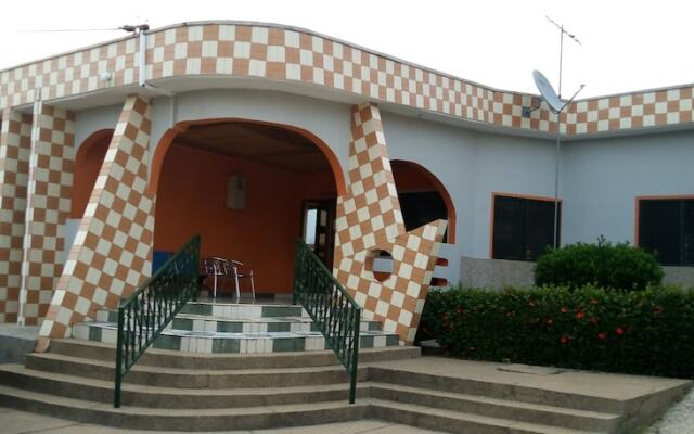 Отель Maybeth Guest House Гана, Кофоридуа - отзывы, цены и фото номеров - забронировать отель Maybeth Guest House онлайн