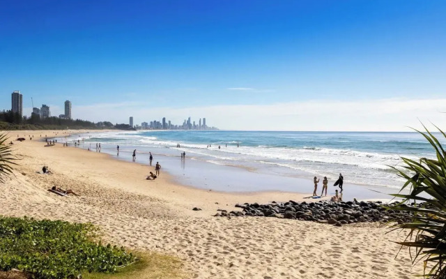 Beachfront Burleigh Getaway