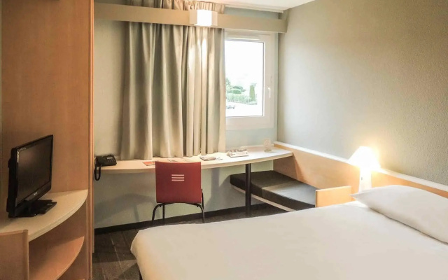 ibis Auray