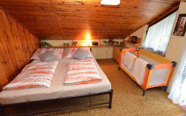 Cozy Chalet in Pilsen With Swimming Pool, Garden, Balcony
