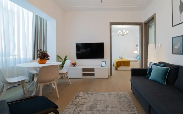 Charming 2BR Apartment - Steps to Romanian Athenaeum