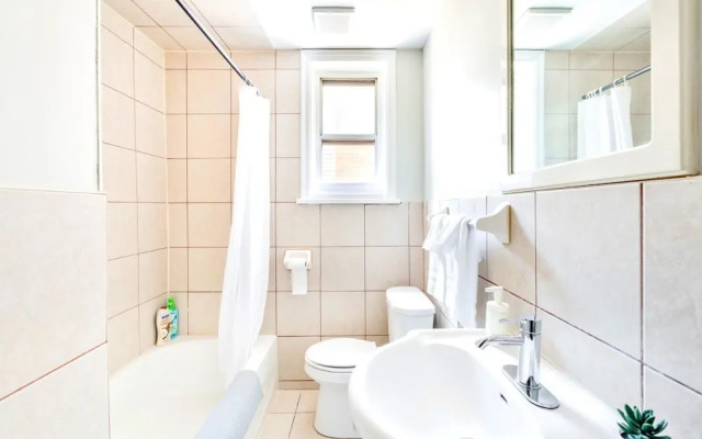 1BR Apt w King Bed Netflix - Close to Downtown