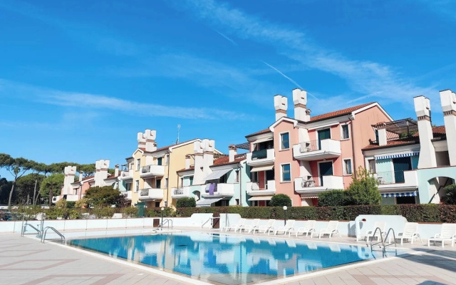 Bright Apartment With Pool
