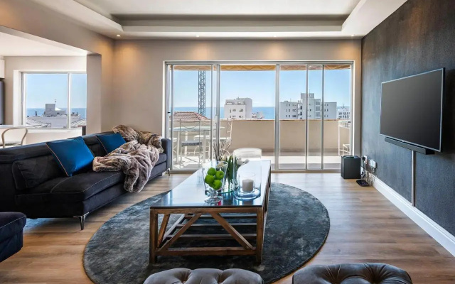 Bantry Bay - Stunning New 2 bed with ocean views