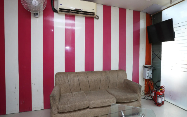OYO 28302 Hotel Welcome Banquets And Room