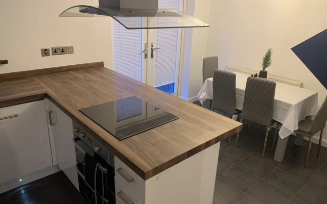 4 bedroom worker property parking