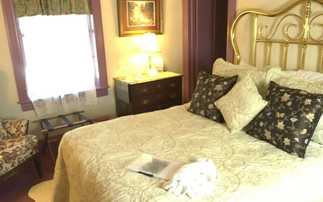 Parsonage Inn