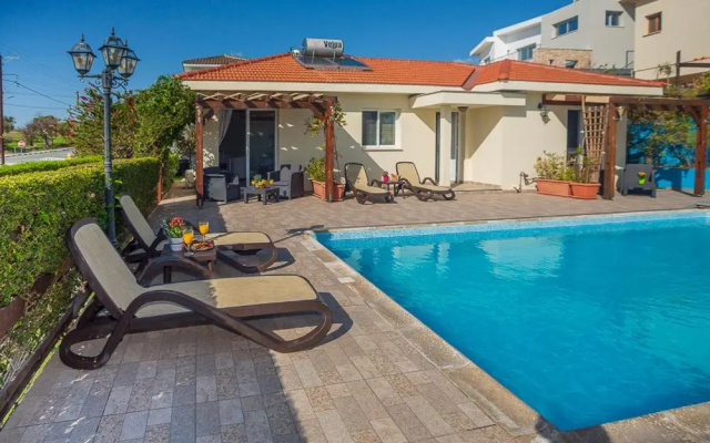 Villa Calliroe by Agroholidays