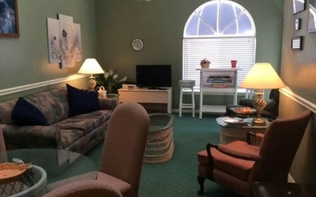 Royal Mansions Resort