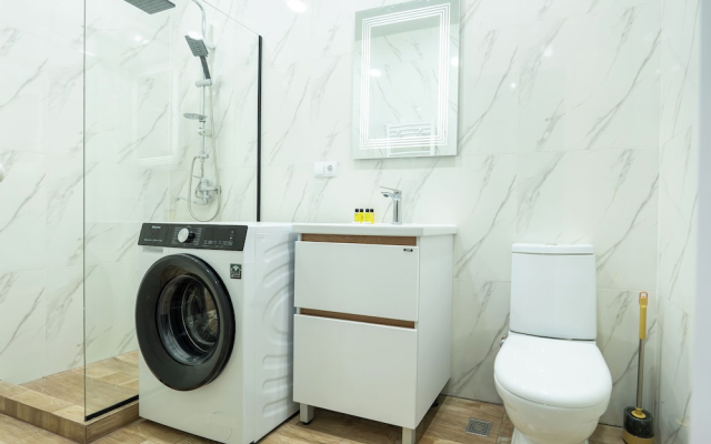 Bright 1BR apartment in Avlabari