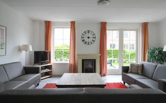 Villa With Whirlpool and Sauna in Makkum