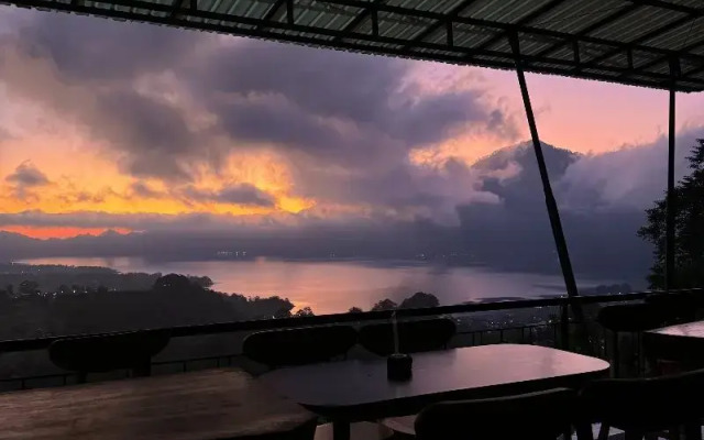 Caldera Hotel & Restaurant