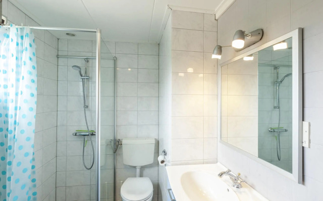 Lovely holiday home in Wolphaartsdijk close to the lake