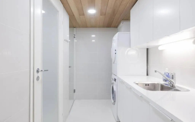Sleek and Spacious 3 BR Apartment in City Centre