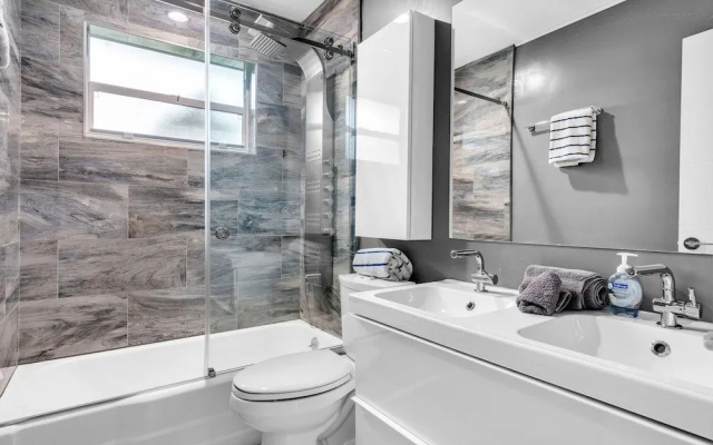 Hollywood Hills 3BD Home
