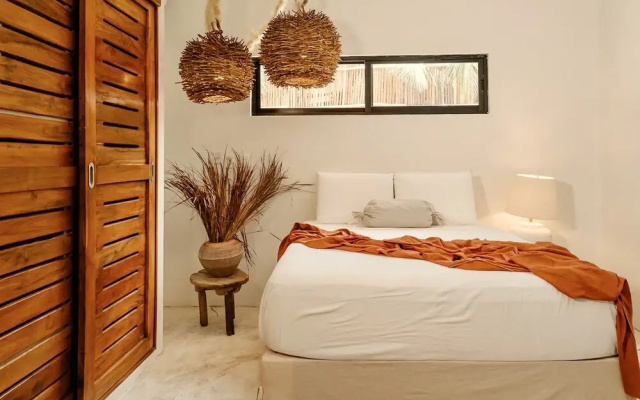Awesome jungle villa with pool La Veleta