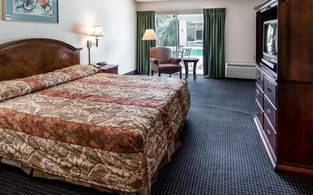 Rodeway Inn & Suites At the Casino