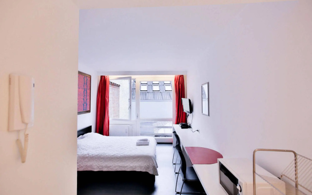 Chic suisse flat Metro Louise