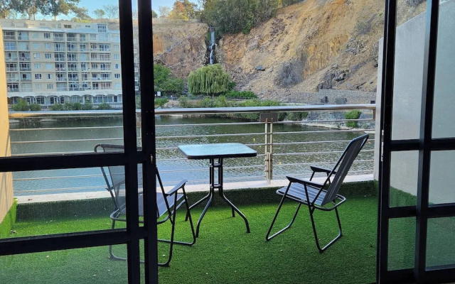 Modern Sleeps 2 Apartment Waterfall Views