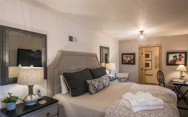 Upper Canyon Lodge - Four Bedroom Cabin with Hot Tub