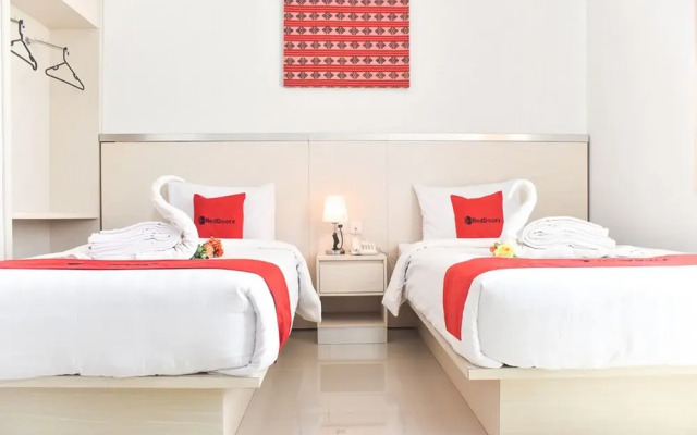 RedDoorz Plus Near Trans Studio Mall Makassar