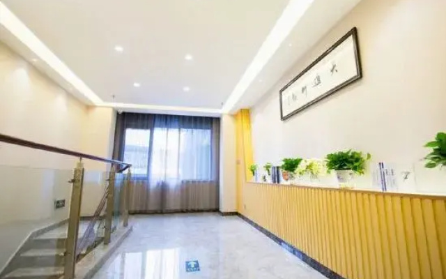 Lingxiu Theme Hotel (Ma'anshan East Station Olympic Sports Center Branch)