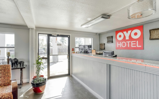 OYO Hotel Pineville LA Hwy 165