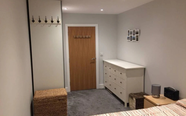 2 Bedroom Apartment Near The Oval Sleeps 4