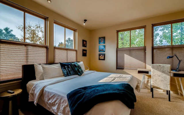 Old Town Loft Oasis With Amazing Rooftop Deck!