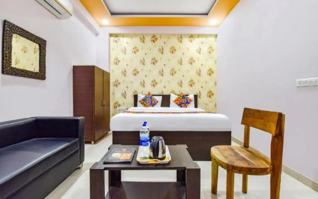 OYO 91695 Hotel Sarvika