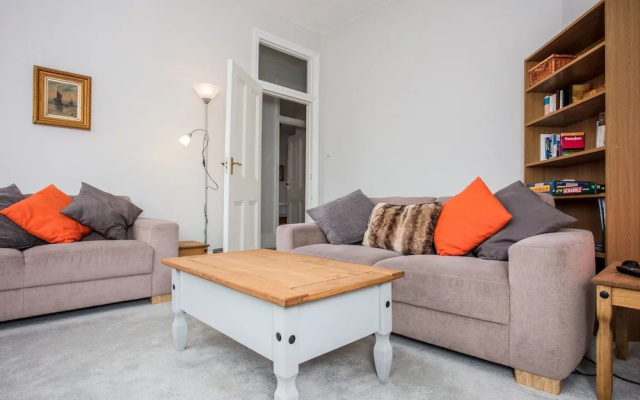 3 Bedroom Apartment by Battersea Park